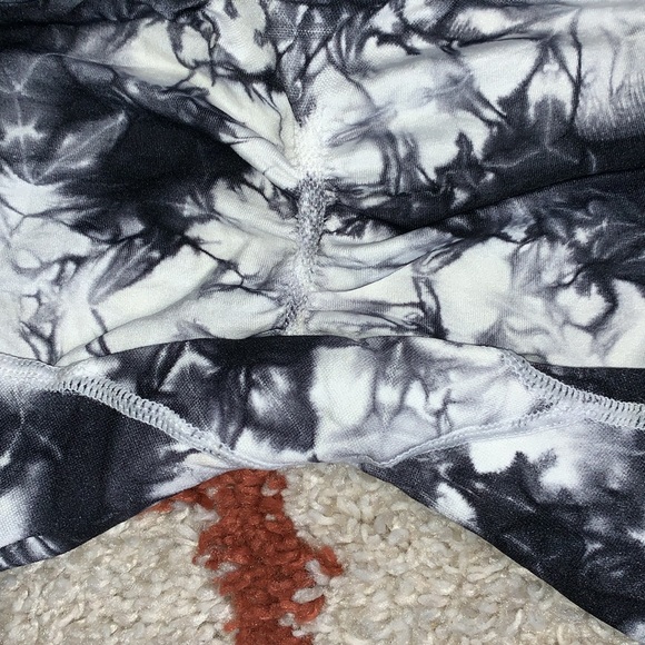 NWOT- Fitness Swank- Workout Set- Sz Lrg- Blk & Wht Marble (GymShark Comparable) - Picture 9 of 10